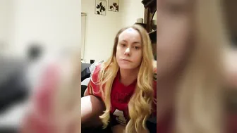 Thick blonde striptease and twerking