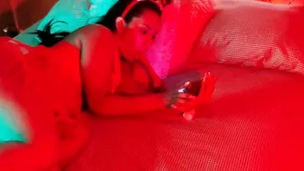 Panamanian Maruchel Gomez watching porn inside christmas and masturbate
