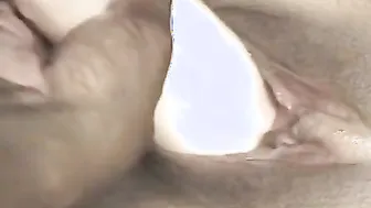 Bombshell finger fucked and blows on a ebony slutss clitoris