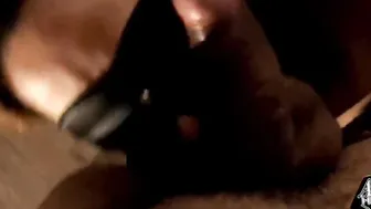 Je suce commme une chienne menottée gorges profionde baveuse en talon et panties  anal profond