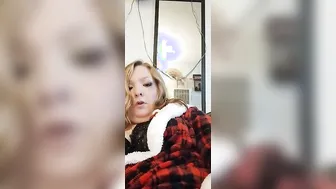 Blonde cougar Amber ☔