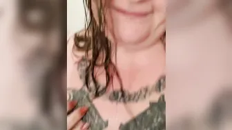 Thick Inked milf Soak Shower Performance