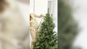 Dress up a Christmas tree with me