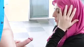 Turned On Hijab chick Unveils Her Asshole - TeensWishAnal.com