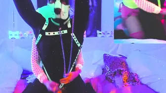 @SexyNeon Kitty Making Screwme-Doo Riding pt2