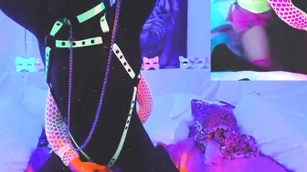 @SexyNeon Kitty Making Screwme-Doo Riding pt2