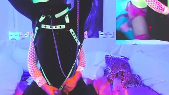 @SexyNeon Kitty Making Screwme-Doo Riding pt2