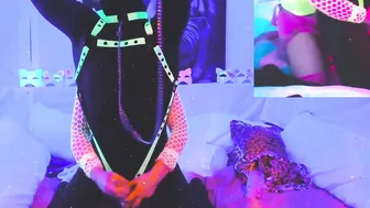@SexyNeon Kitty Making Screwme-Doo Riding pt2