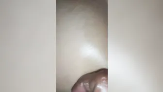 Mi padrastro le gusta jugar con mi culo