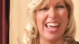 Beauty butt MILF blonde getting her vagina pounded hardcore