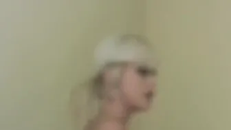 Behind the Scenes Masturbation With Kelly Surfer