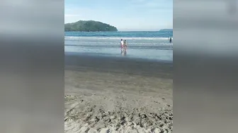 Mudei pra um chalé na praia pra tomar Sol de dia e pau de noite