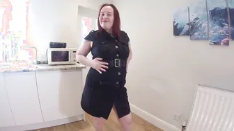 Huge chick Dances Bouncing Hooters