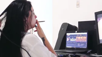 Weed porn video – PEINE MI PELO MIENTRAS FUMO Y DISFRUTO