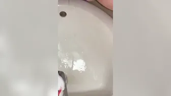 Controlled piss inside sink