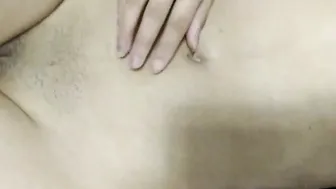 Yeraldyn a voluptuous Hispanic who loves to masturbate and come before our eyes