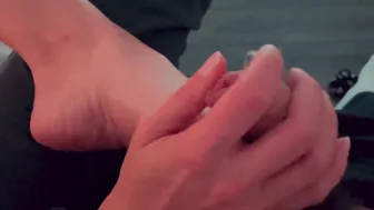 Would you rather see the clip or cum for my hands and my foot?