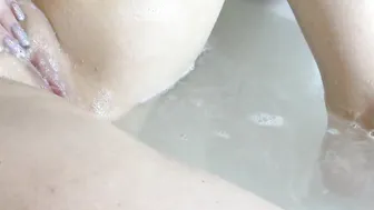 SO LEAKING. SQUEEZY. ORGASMIC. HOW LONG WILL YOU HOLD?