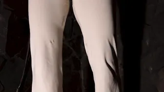 Piss inside leggings with high heels - How I have satisfaction white my pissing
