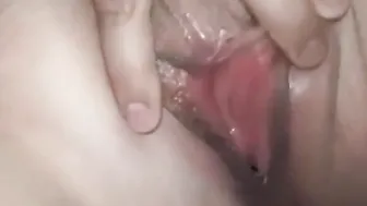 Me Enseña sus Enormes Senos y lo Profunda que es