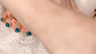 I PAINT MY TOENAILS AND STRETCHED CREAM ON THEM THICKLY| FOOTFETISH GOOD FOOT