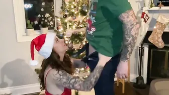 Ho Ho Skank babe Ginger give oral sex under the mistletoe