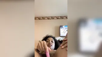 Pregnant women plays with cunt