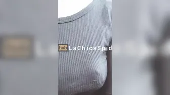 Las deliciosas y ricas tetas de LaChicaSpider en el bus