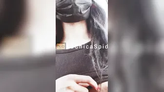 Las deliciosas y ricas tetas de LaChicaSpider en el bus