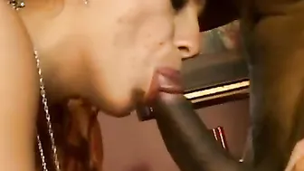 Killing Women spreads her long legs to gotten lovers of