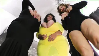 Giantess BBWs find guys on the street