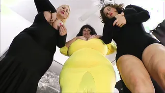 Giantess BBWs find guys on the street