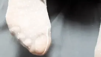 Nylonfeet inside white Nylons