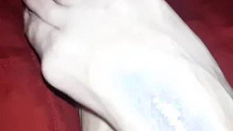 Netflix and oily feet No cum