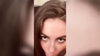 Thick PAWG blows penis