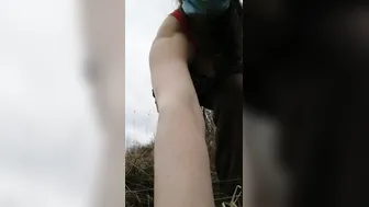 OUTDOORS CUNT PLAY AND FLASHING INTO THE OPEN FIELD HOPE NOBODY SAW ME