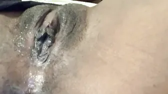 Making this cunt creamy and squirt