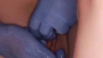 Old ladys cunt fingering by massager