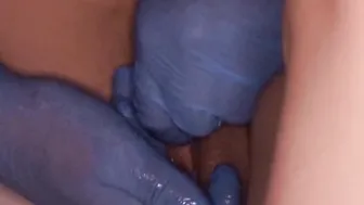 Old ladys cunt fingering by massager