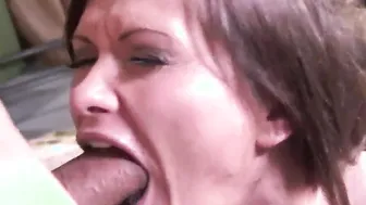 Scream porn video – Katja Kassin fucks herself on the butt and blows penis