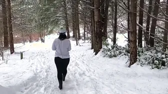 Gigantic Ass Outdoors Flashing On a Snow Day