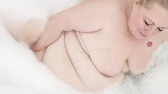 BBW Bubble Bath-Tub w/ Veggie Surprise