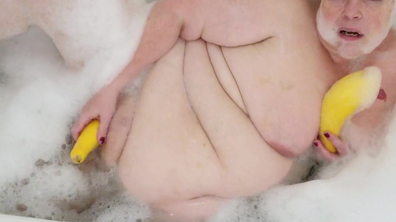 BBW Bubble Bath-Tub w/ Veggie Surprise 4kPorn.XXX