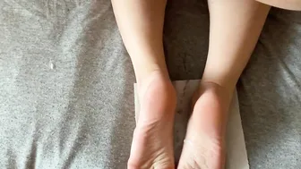Кончаю на ножки