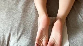 Кончаю на ножки