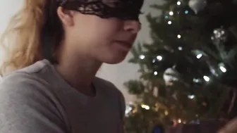 Gigantic butt teenie give bbcs a fellatio and offer up her twat for Christmas (interracial)