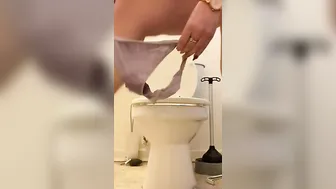 milf pisses underwear and then blows it up