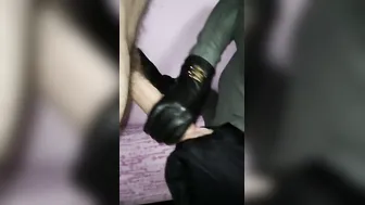 Tornati dalla cena di Natale le viene sete di sborra calda e io la faccio felice con il mio cazzo