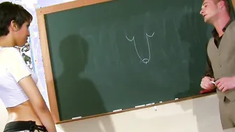 Dark Hair Inside classe il culetto vergine di una moretta viene