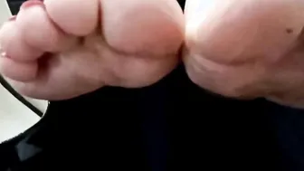 Cuckold Worshiping Hotwife Toes